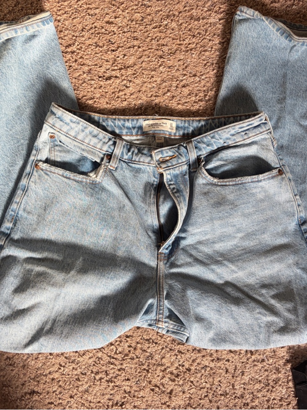 Abercrombie & Fitch 90s relaxed curve love!